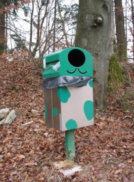 Pravilno zbiranje in odlaganje pasjih iztrebkov v “pasji WC” 1